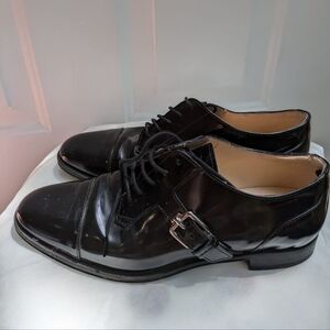 Tod's lace up black leather shoes with buckle detail. Size 37.